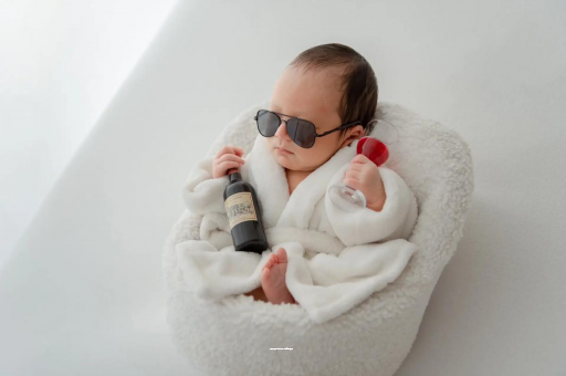 西双版纳孕妇肚脐眼突出来